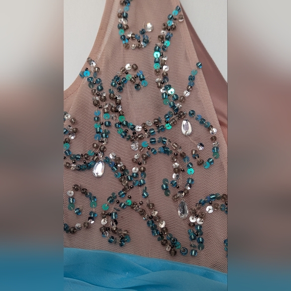 IGNITE EVENINGS By Carol Lin Beaded Padded Mesh Fit Flare Lined Gown Dress.  Sz 6